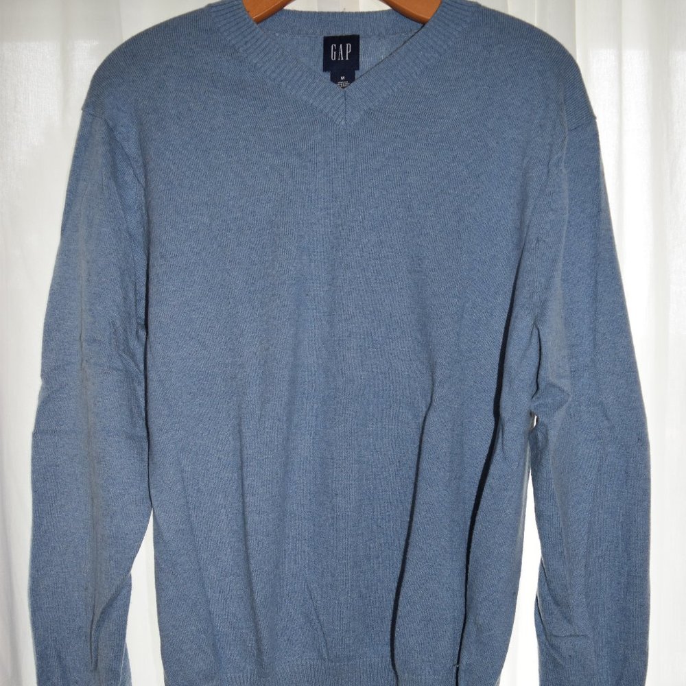 GAP Lightweight V-Neck Sweater